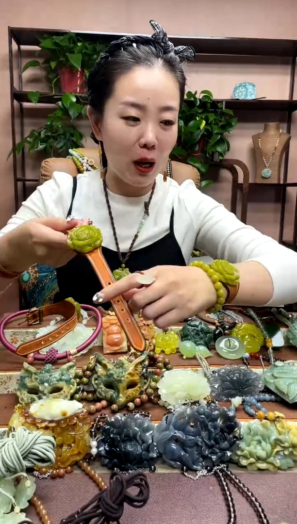 未镶嵌岫玉手牌多样性发货发其中之一