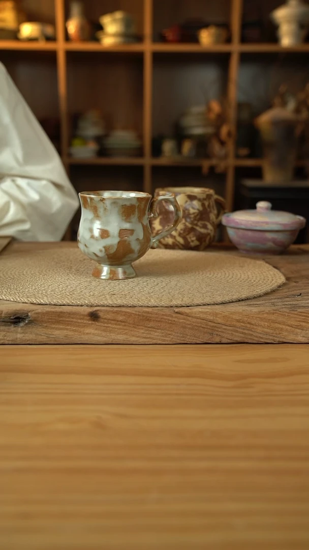 粉影系列的花口高脚咖啡杯1个