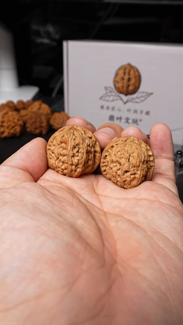 吊坠文玩核桃三角白手捻全品30mm