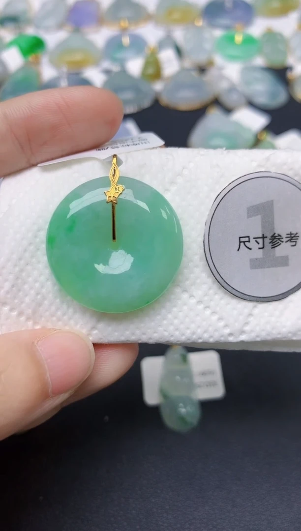 翡翠18K金镶嵌颈饰天然缅甸A货翡翠