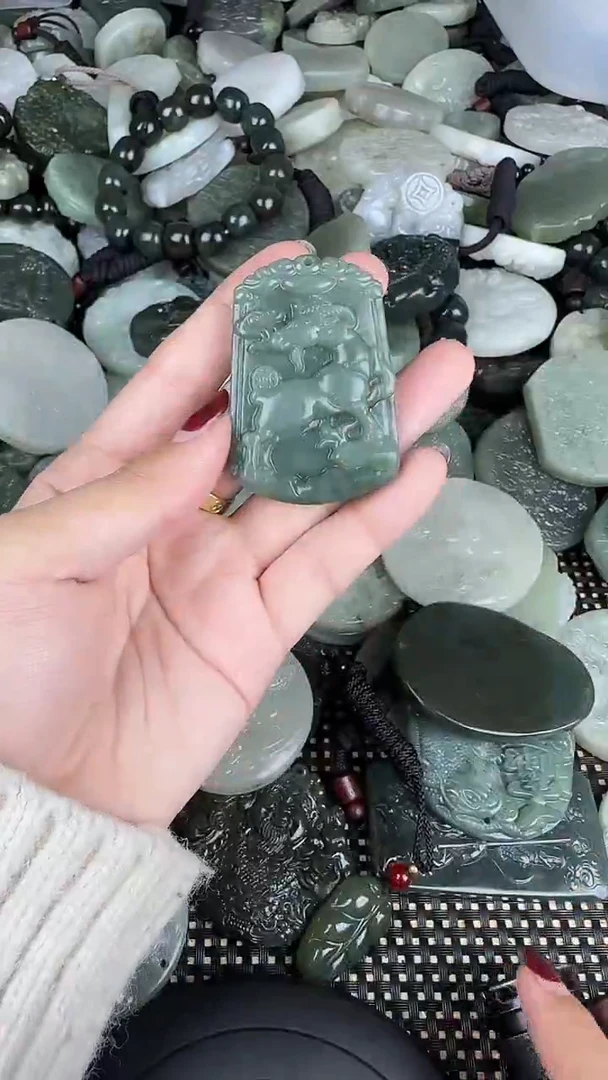 颈饰未镶嵌和田玉1