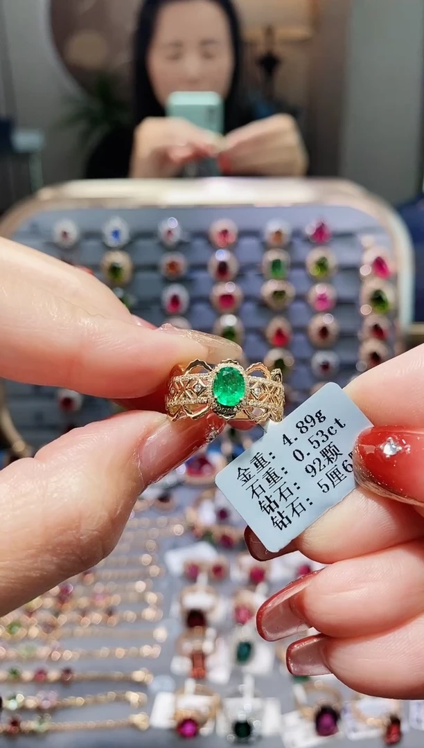 【闪购商品】祖母绿戒指18K金镶嵌0.53.