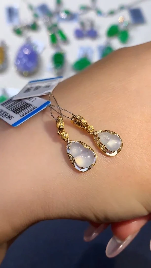 吊坠(不含链)18K金镶嵌翡翠多样性发其一