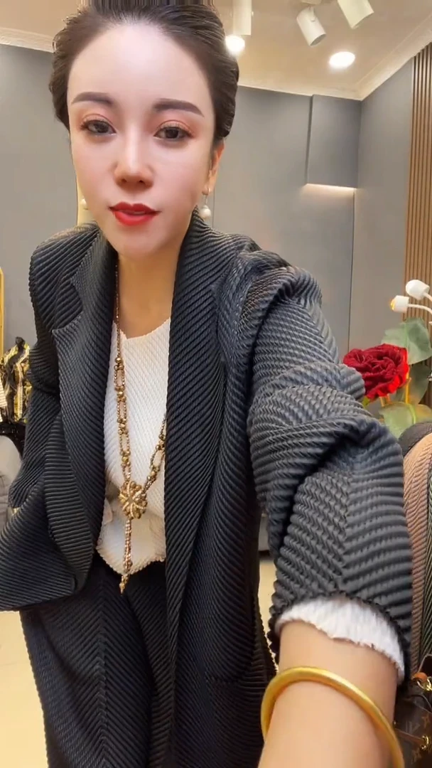 聚酯纤维（涤纶）黑色 西服