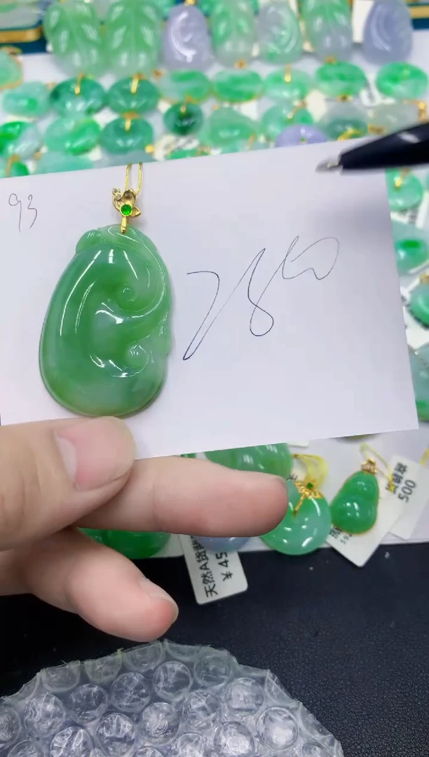 颈饰未镶嵌翡翠翡翠