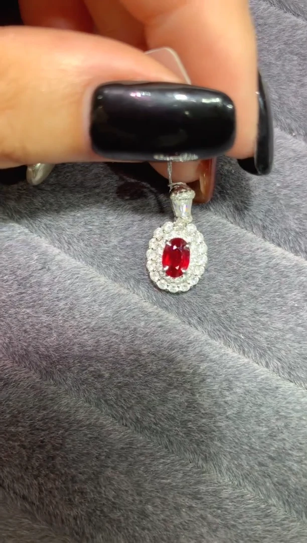 吊坠(不含链)18K金镶嵌红宝石0.8ct无烧鸽血红