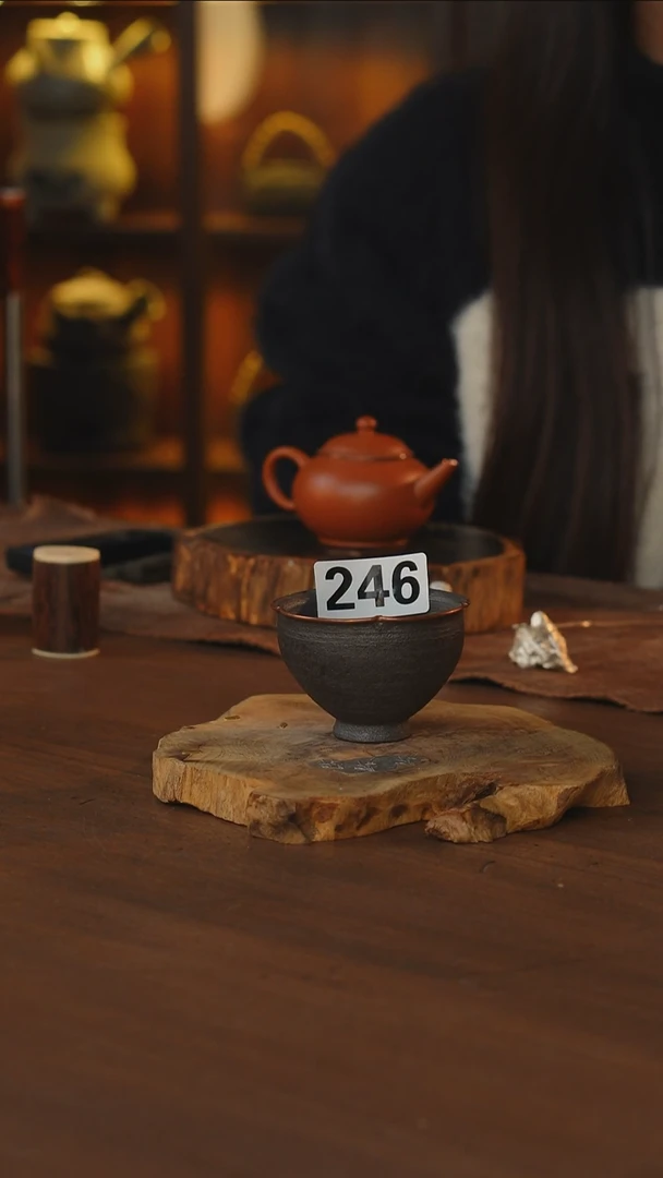 包铜花口黑杯..246