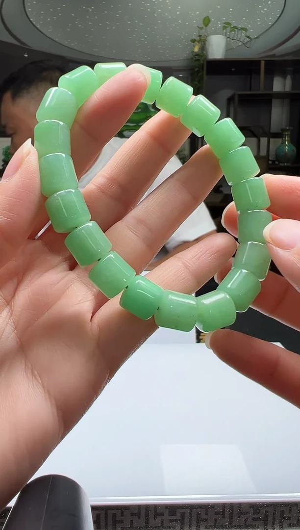 颈饰未镶嵌翡翠2025-10-21-8