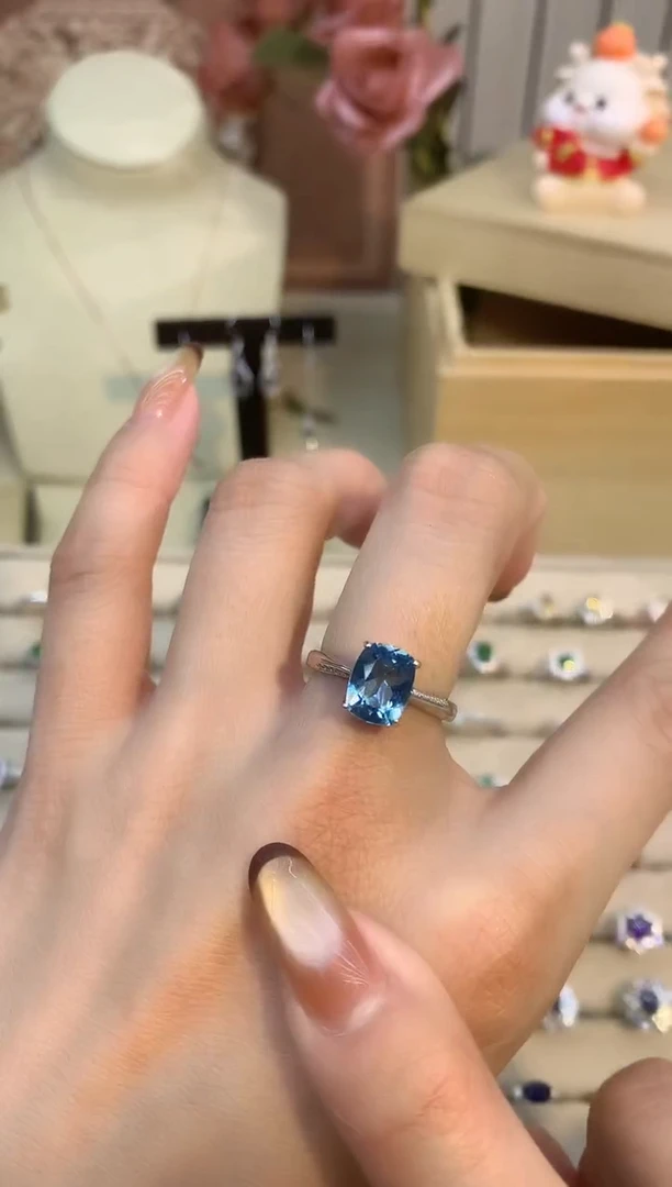 银S925镶嵌戒指托帕石蓝