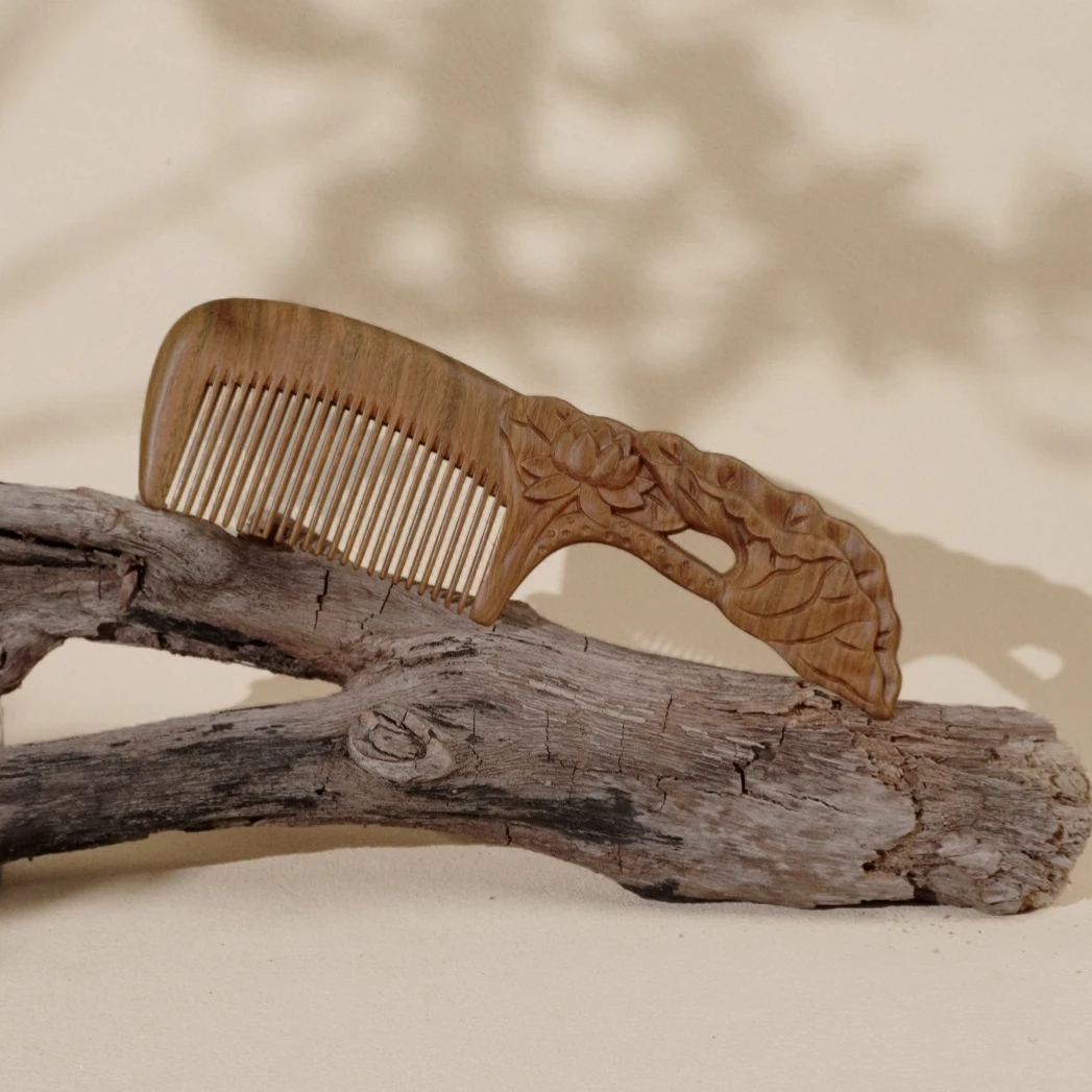 国色天香绿檀雕刻日用梳18*5.5无拎袋