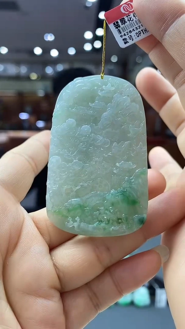 颈饰未镶嵌翡翠山水牌