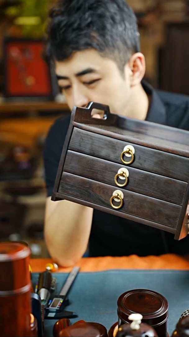 红酸枝木类端景台大红酸枝三层茶盒