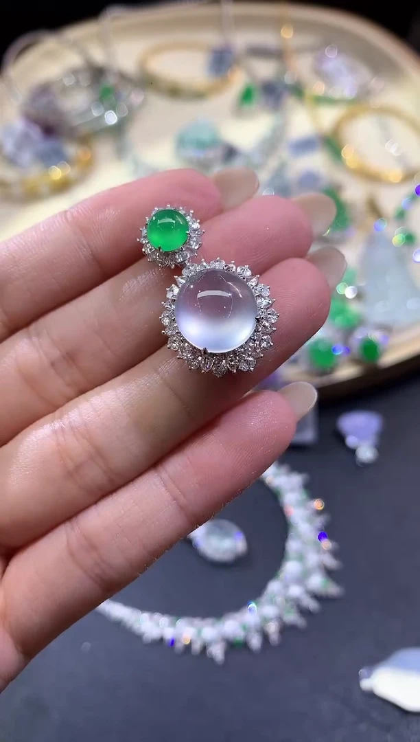 吊坠(不含链)18K金镶嵌翡翠A391|68000