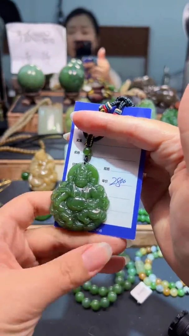 颈饰未镶嵌和田玉（碧玉）1