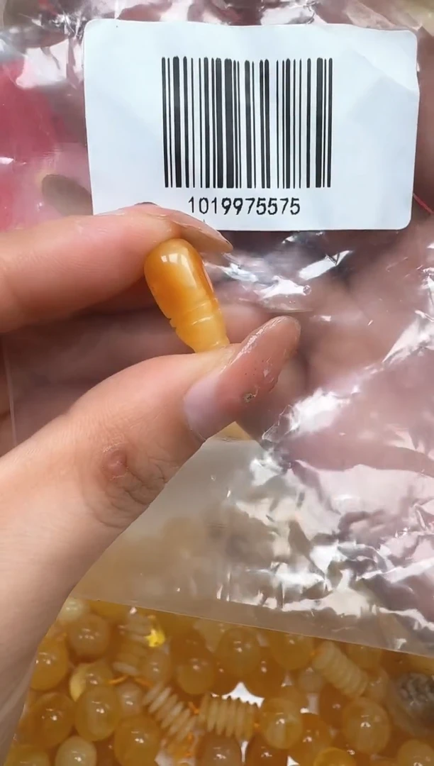 未镶嵌琥珀裸石如图