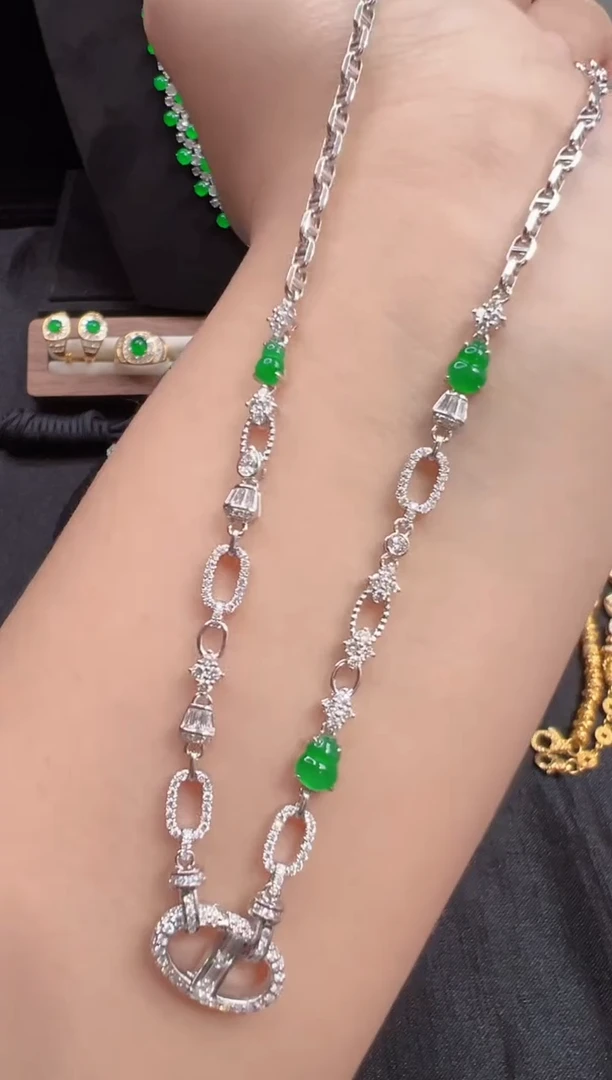 颈饰18K金镶嵌翡翠高冰正阳绿葫芦万能链