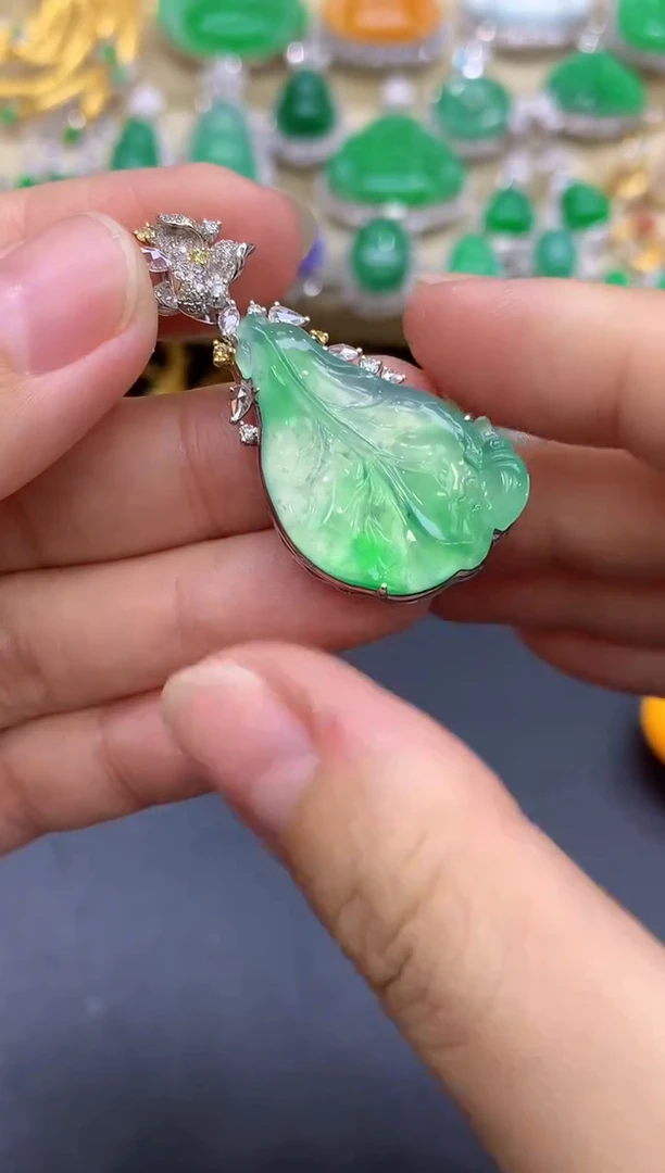 颈饰18K金镶嵌翡翠400-中国好珍宝