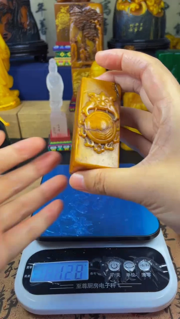 寿山石印石田黄 椒图八卦钮章