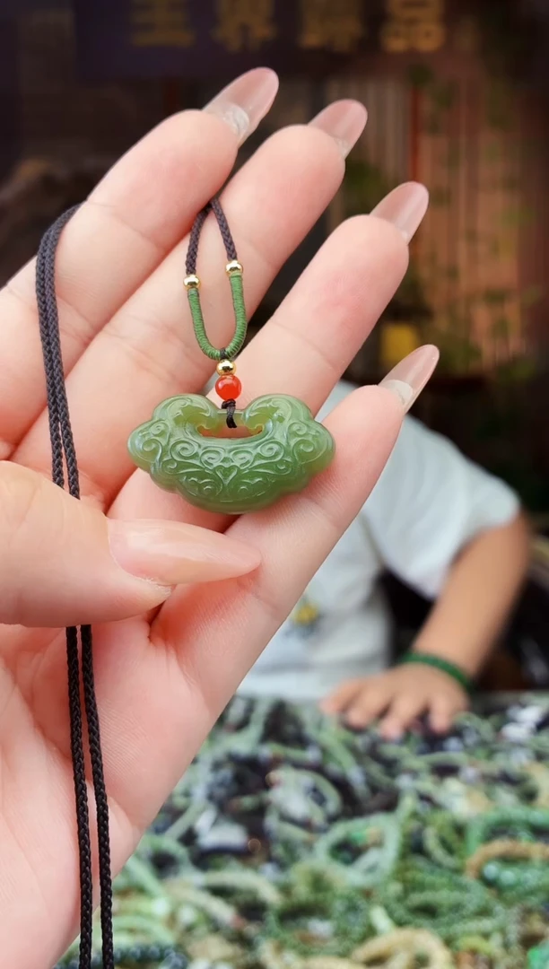 和田玉未镶嵌颈饰拍一发一