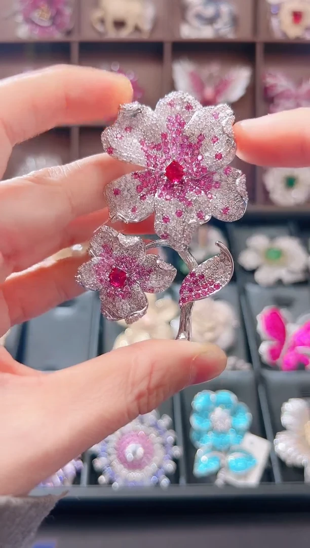 锆石铜合金红双花朵胸针