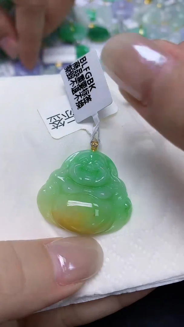 翡翠18K金镶嵌颈饰天然缅甸翡翠A货多样性发其一