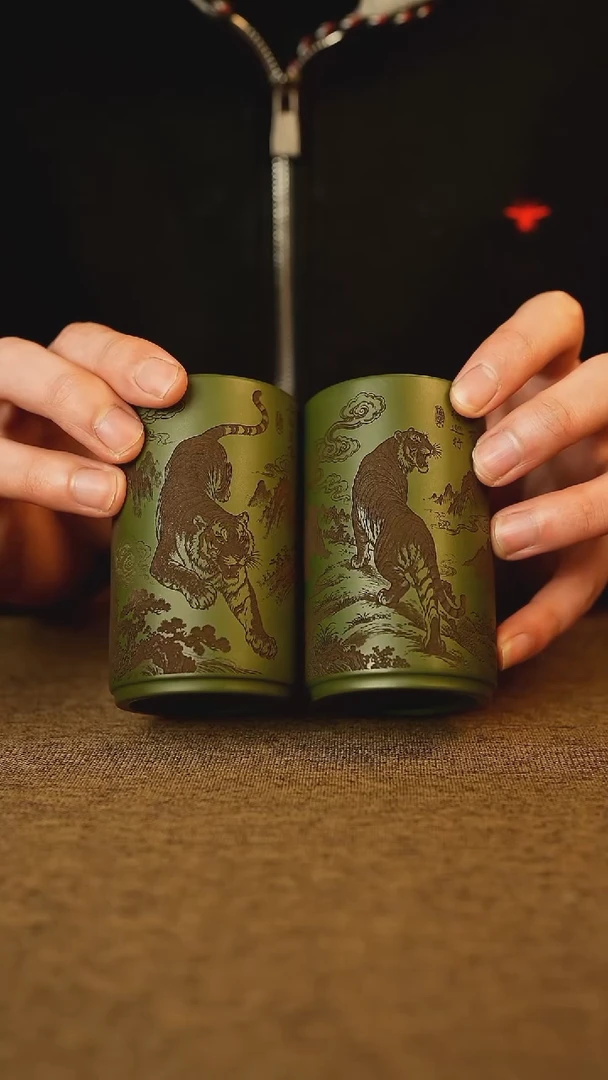 （两只装）上下山虎 泥中翡翠 主人杯