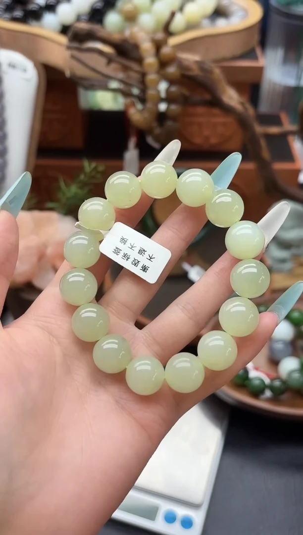 未镶嵌手串和田玉董小姐推荐 多样性发货 拍一发一yng14