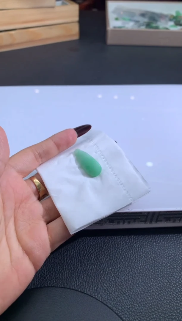 【闪购商品】定制翡翠未镶嵌翡翠