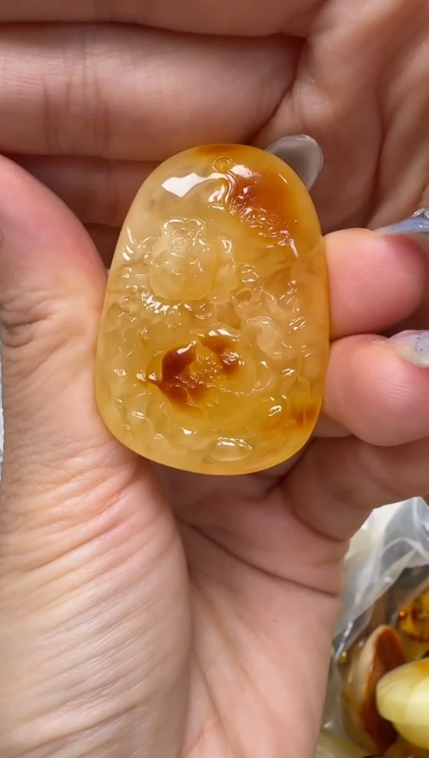 裸石琥珀未镶嵌如图
