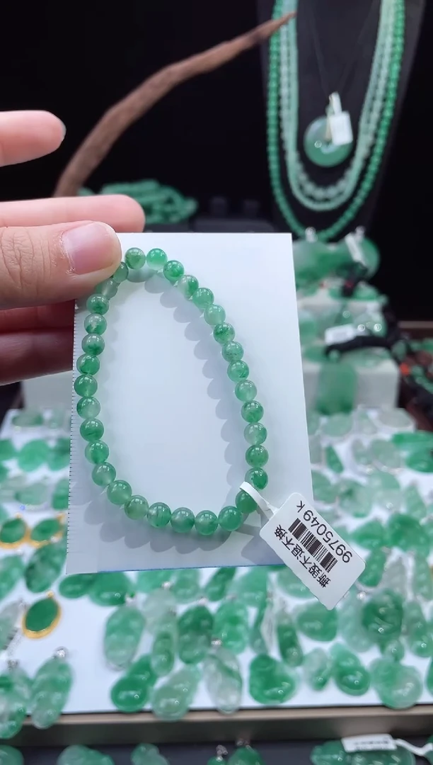 吊坠(赠链)未镶嵌石英质玉（非洲翠）15.157手串