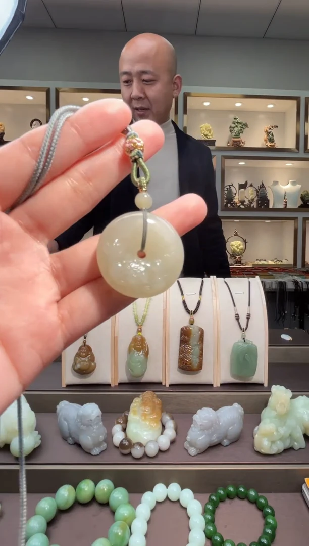 颈饰未镶嵌和田玉苏