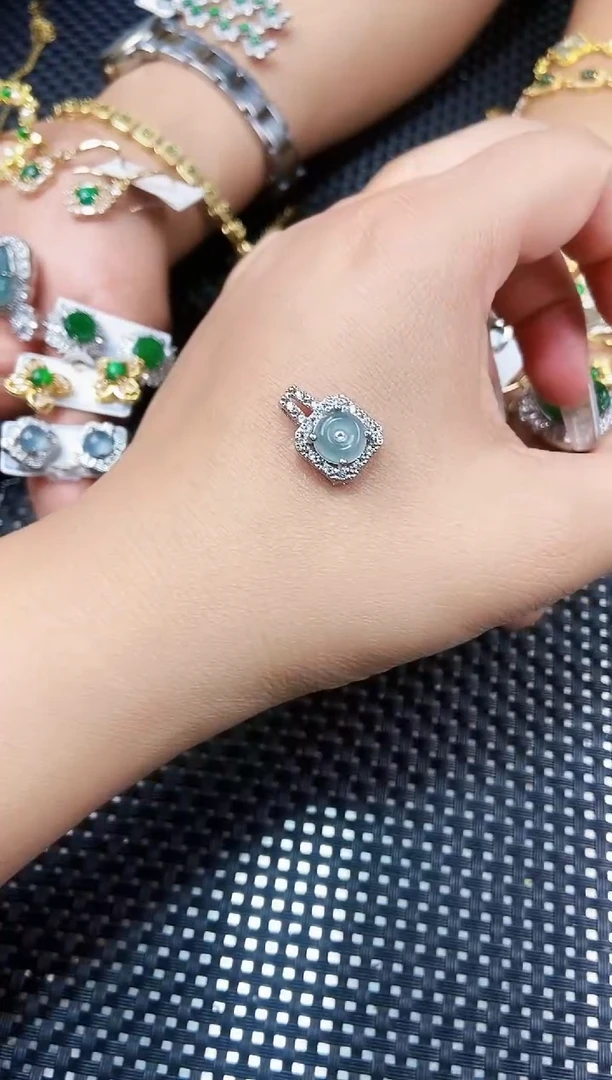 【闪购商品】翡翠颈饰未镶嵌111111111