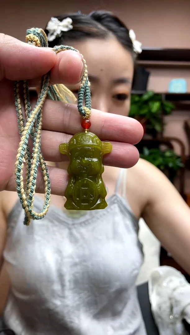 岫玉未镶嵌吊坠多样性发货发其中之一