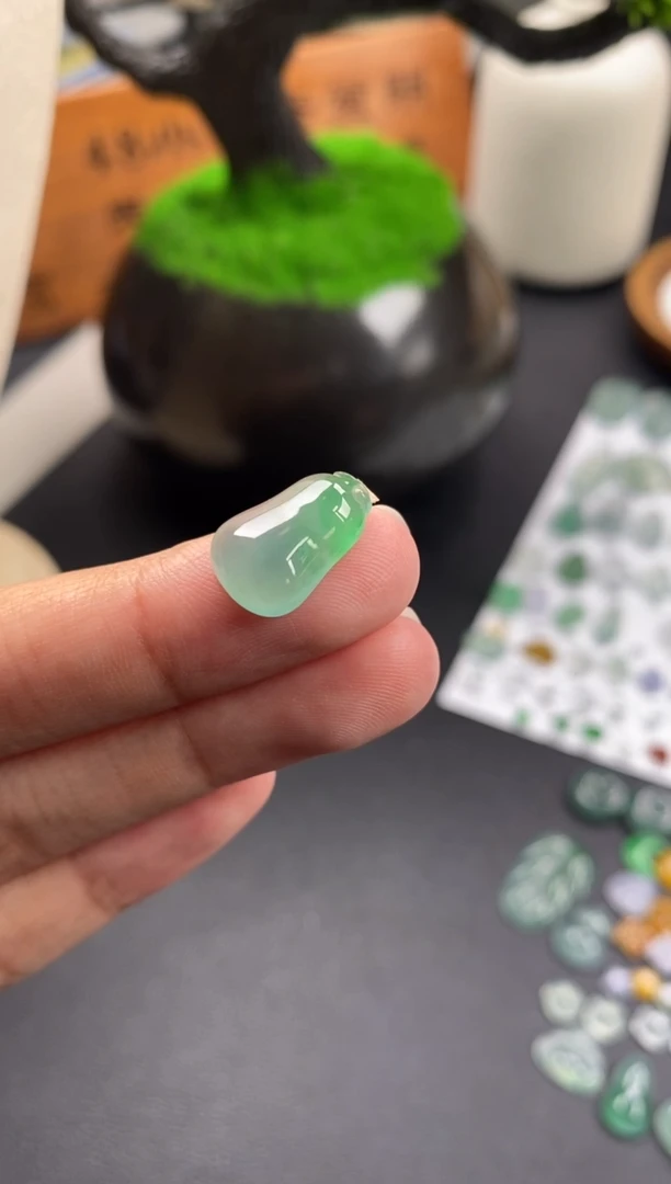 颈饰未镶嵌翡翠翡翠冰种福瓜