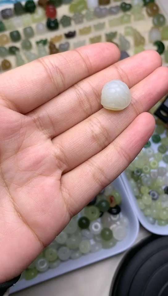 颈饰未镶嵌和田玉富甲