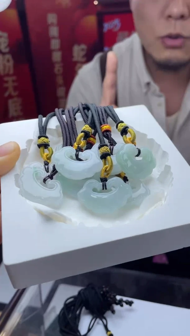 【闪购商品】翡翠颈饰未镶嵌如意锁-多样性发货发一件