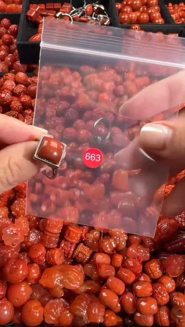 颈饰未镶嵌南红玛瑙1