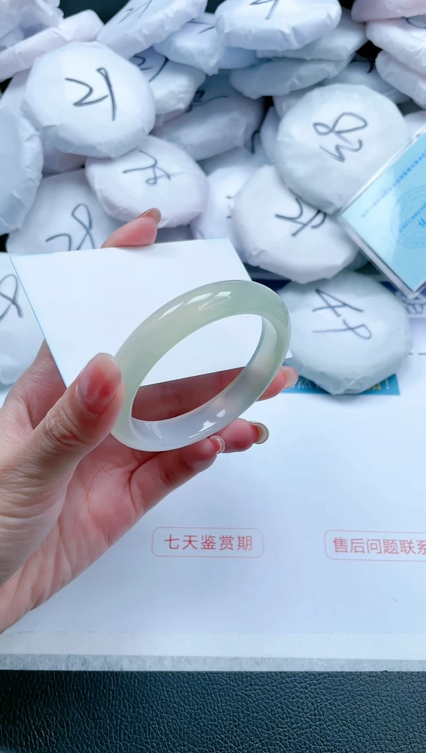 【闪购商品】石英质玉手镯未镶嵌18J06-54