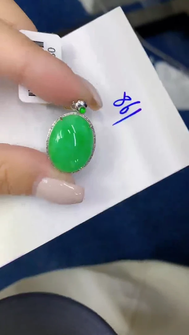 颈饰18K金镶嵌翡翠缅甸天然翡翠A货