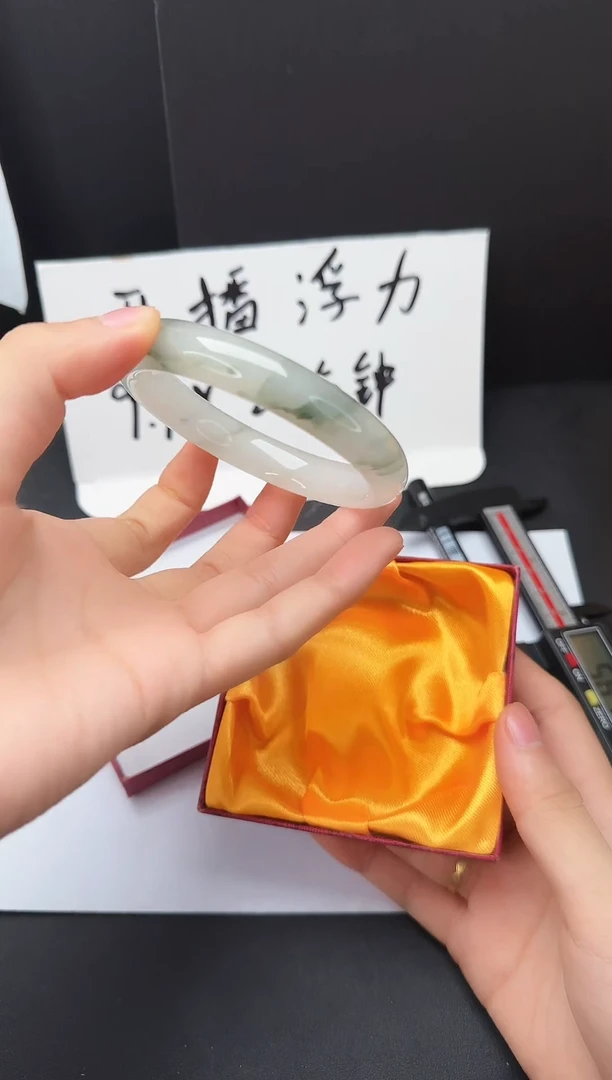 石英质玉手镯未镶嵌10