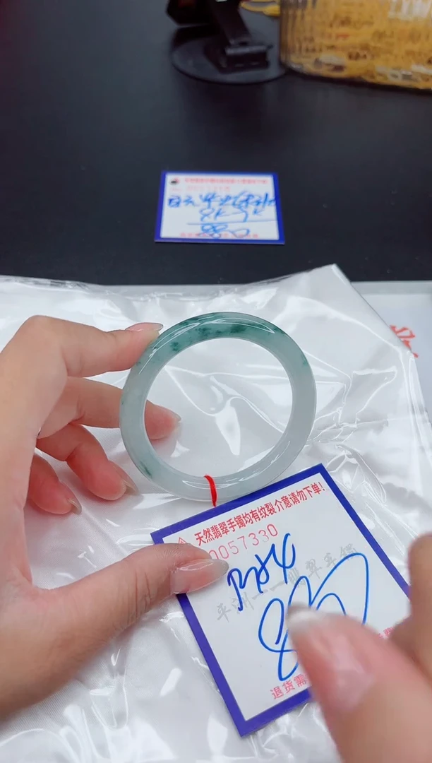 翡翠手镯未镶嵌1