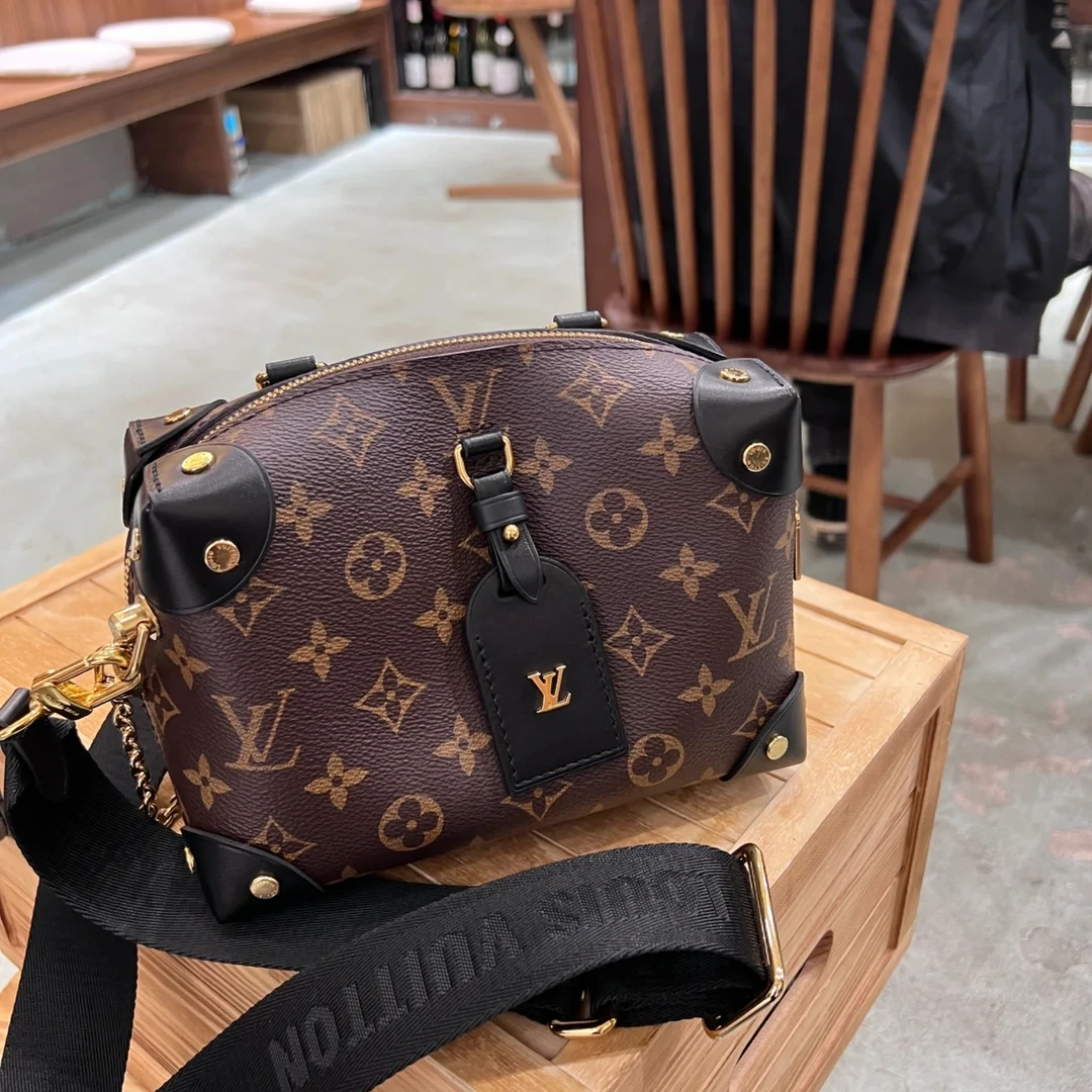 95新 LouisVuitton/路易威登 青奢荟/秀款相机盒子包/63606