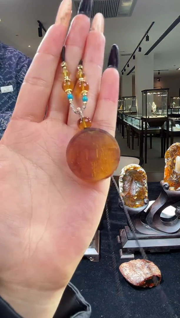 琥珀颈饰未镶嵌缅甸琥珀雕刻件