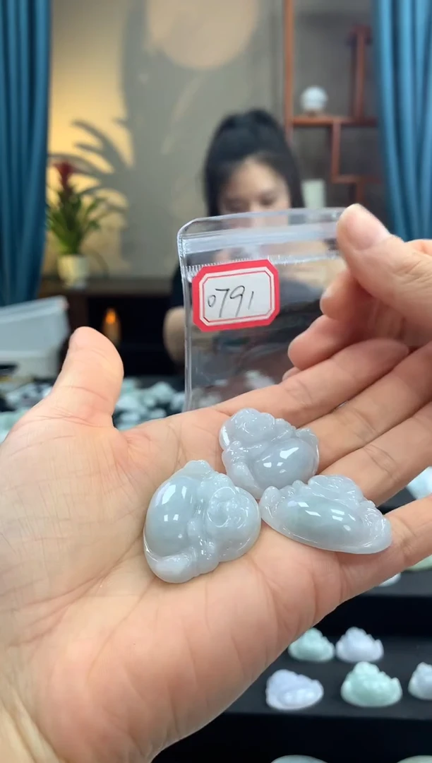 翡翠未镶嵌颈饰佛公0791 多样性发一件