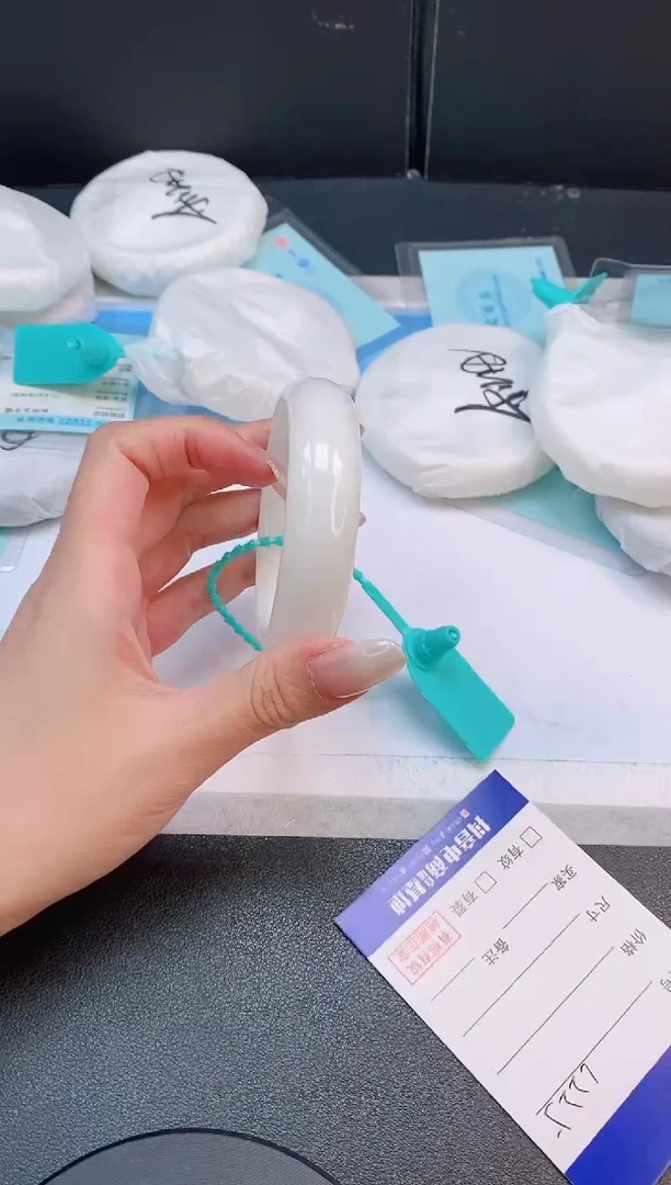 未镶嵌手镯和田玉17L225-52