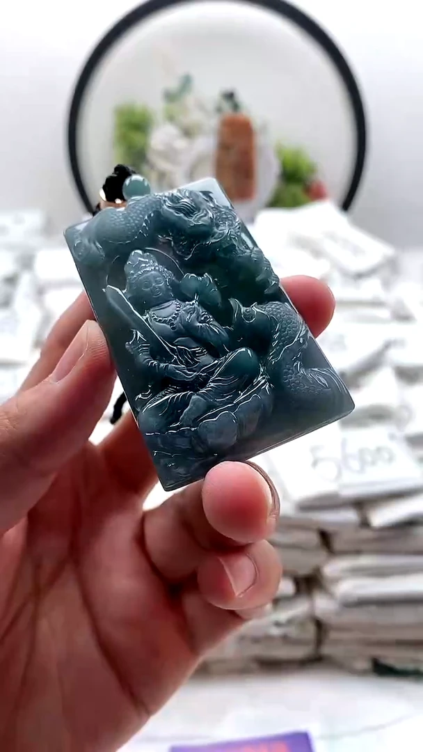 颈饰未镶嵌翡翠虚空藏