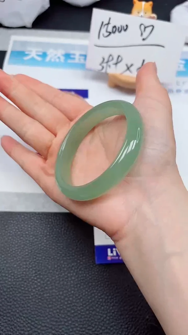 【闪购商品】石英质玉手镯未镶嵌85