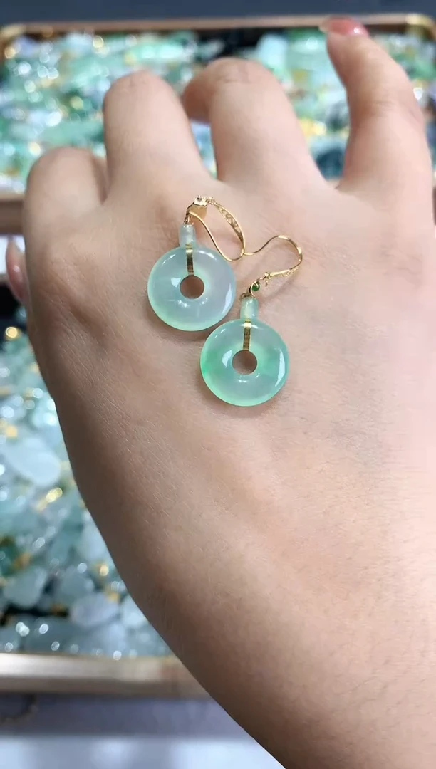 颈饰18K金镶嵌翡翠2025113001