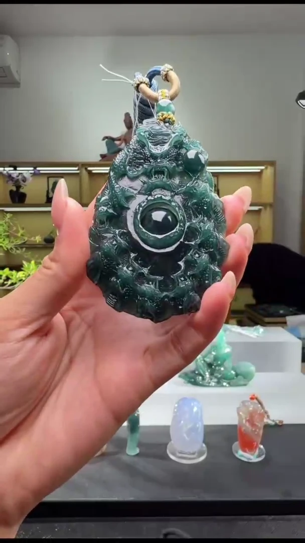 吊坠(赠链)未镶嵌翡翠龙牌（多样性发其一）