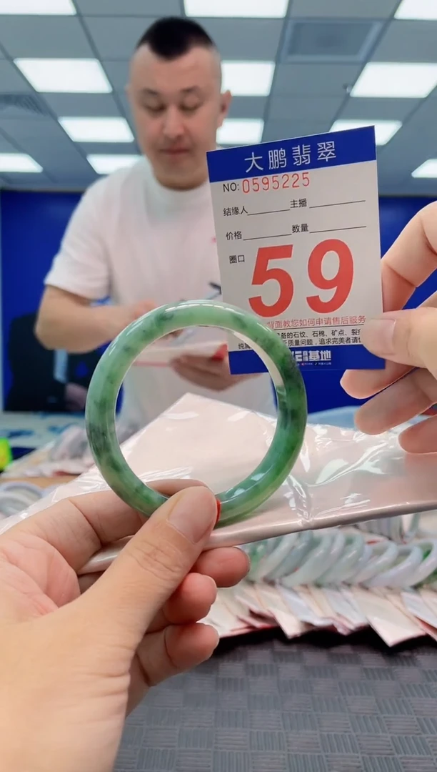 翡翠手镯未镶嵌AAAAAAAA